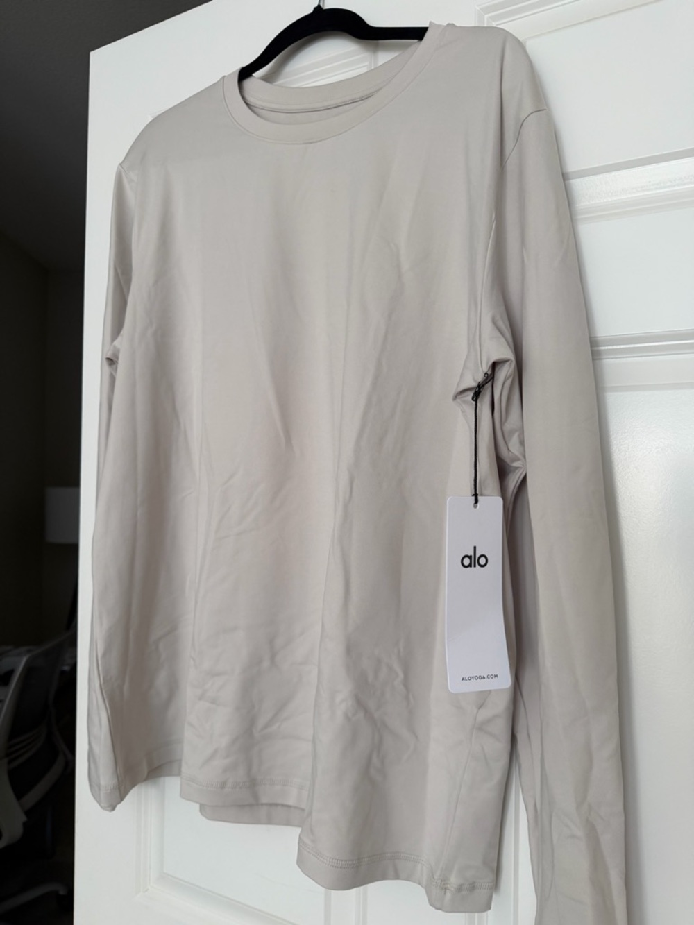 NWT Alo Yoga Men’s Conquer Reformer Size L Long-Sleeve in Bone NWT